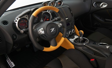 2019 Nissan 370Z Heritage Edition Interior Wallpapers 450x275 (48)
