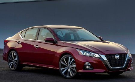 2019 Nissan Altima Front Three-Quarter Wallpapers 450x275 (2)