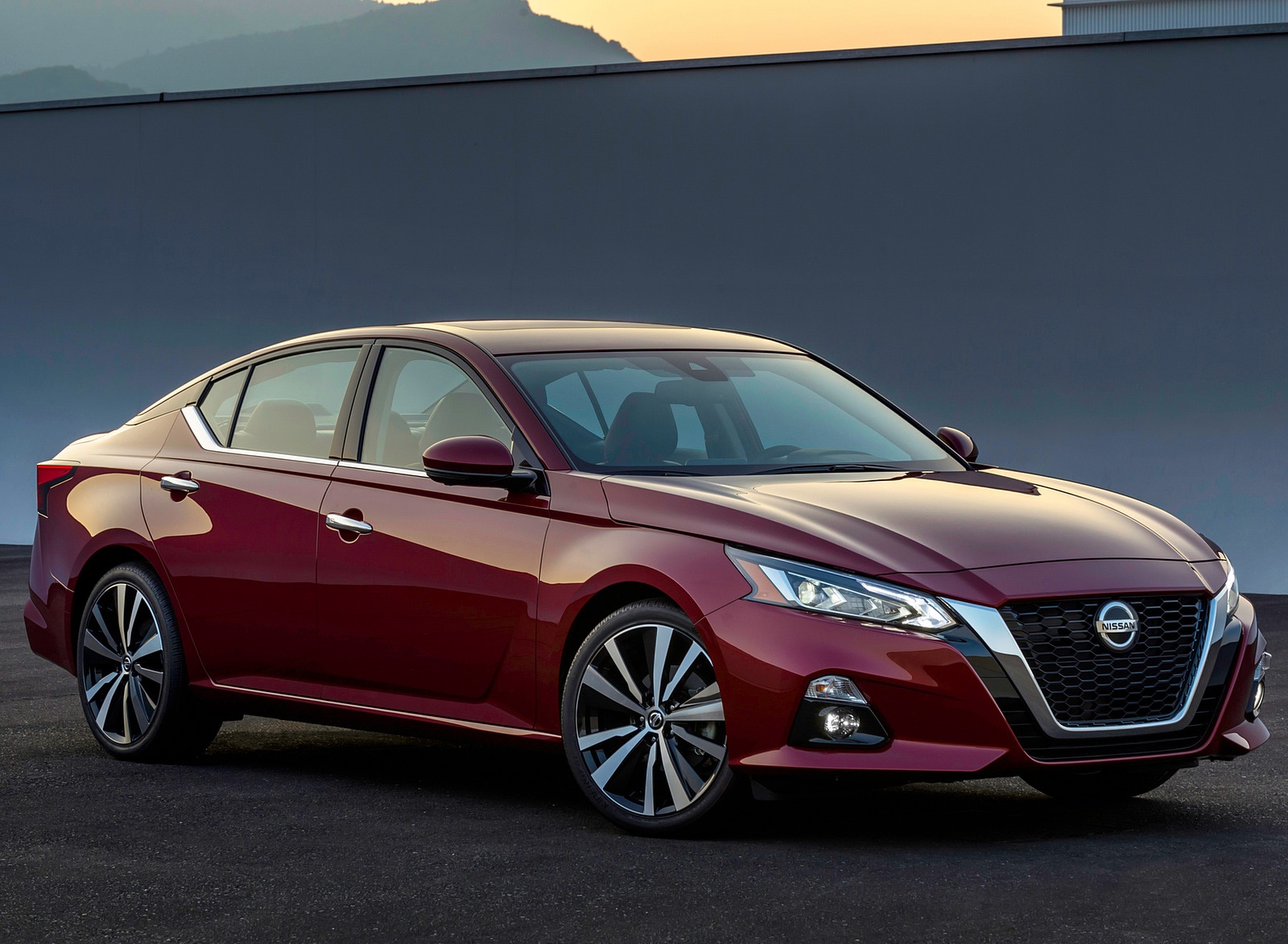 2019 Nissan Altima Front Three-Quarter Wallpapers #2 of 39