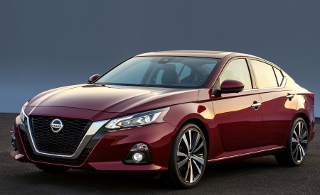 2019 Nissan Altima Front Three-Quarter Wallpapers 450x275 (1)