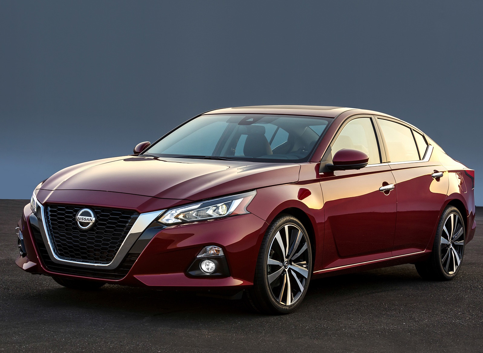 2019 Nissan Altima Front Three-Quarter Wallpapers #1 of 39