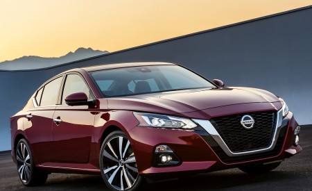 2019 Nissan Altima Front Three-Quarter Wallpapers 450x275 (3)