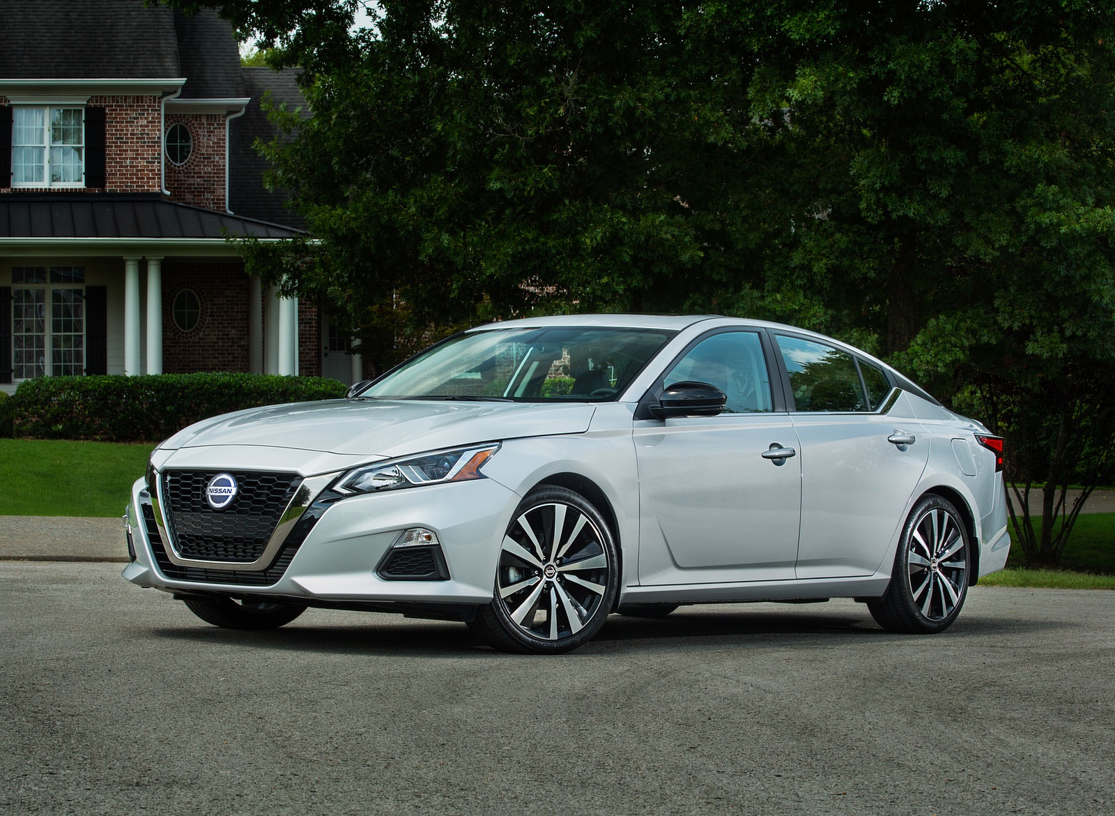 2019 Nissan Altima Front Three-Quarter Wallpapers #23 of 39