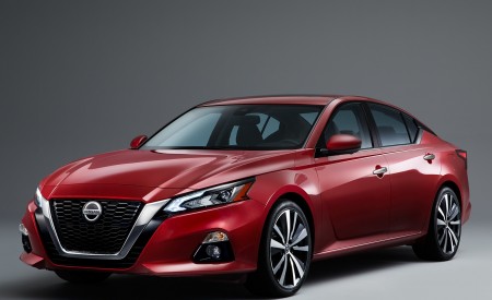 2019 Nissan Altima Front Three-Quarter Wallpapers 450x275 (4)