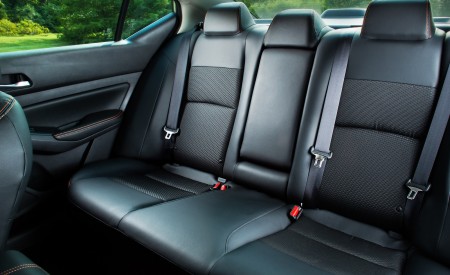 2019 Nissan Altima Interior Rear Seats Wallpapers 450x275 (36)