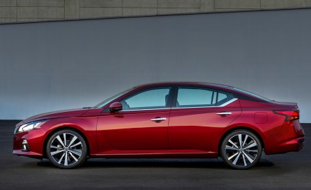 2019 Nissan Altima Side Wallpapers 450x275 (6)