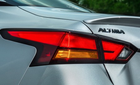 2019 Nissan Altima Tail Light Wallpapers 450x275 (29)
