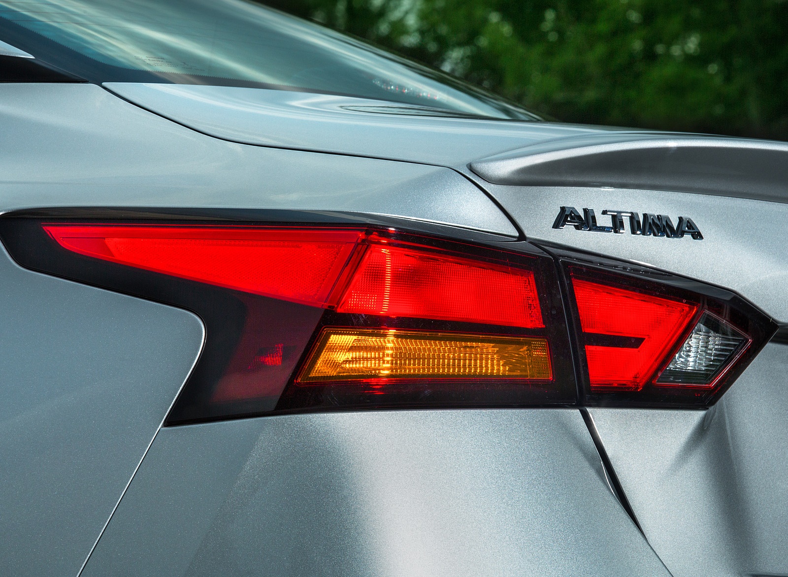 2019 Nissan Altima Tail Light Wallpapers #29 of 39