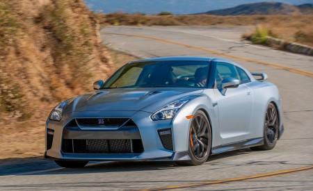 2019 Nissan GT-R Front Three-Quarter Wallpapers 450x275 (5)