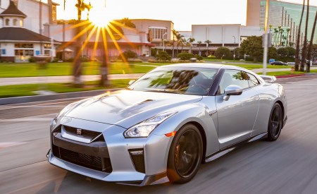 2019 Nissan GT-R Front Three-Quarter Wallpapers 450x275 (1)