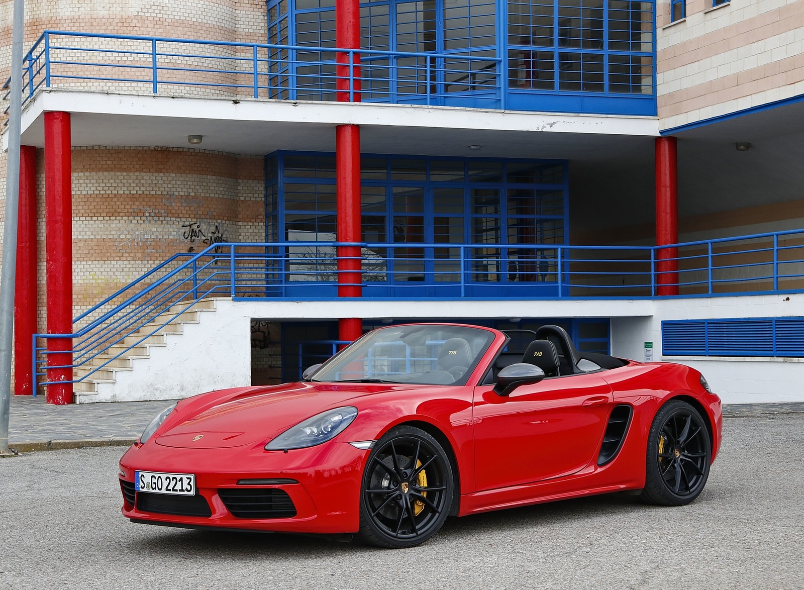 2019 Porsche 718 Boxster T (Color: Guards Red) Front Three-Quarter Wallpapers #11 of 133