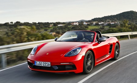 2019 Porsche 718 Boxster T (Color: Guards Red) Front Three-Quarter Wallpapers 450x275 (2)