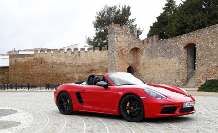 2019 Porsche 718 Boxster T (Color: Guards Red) Front Three-Quarter Wallpapers 450x275 (12)