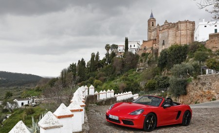 2019 Porsche 718 Boxster T (Color: Guards Red) Front Three-Quarter Wallpapers 450x275 (13)