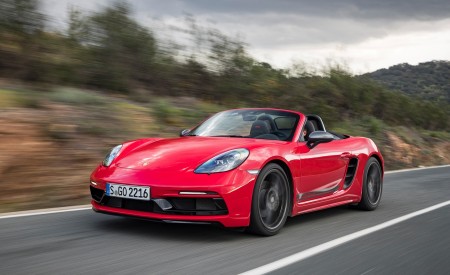 2019 Porsche 718 Boxster T (Color: Guards Red) Front Three-Quarter Wallpapers 450x275 (3)