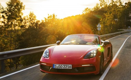 2019 Porsche 718 Boxster T (Color: Guards Red) Front Wallpapers 450x275 (4)