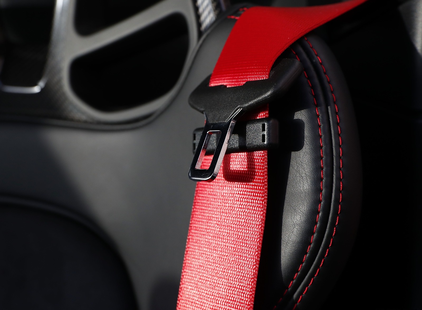 2019 Porsche 718 Boxster T (Color: Guards Red) Interior Detail Wallpapers #22 of 133