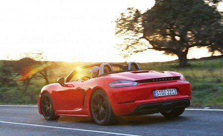 2019 Porsche 718 Boxster T (Color: Guards Red) Rear Three-Quarter Wallpapers 450x275 (6)