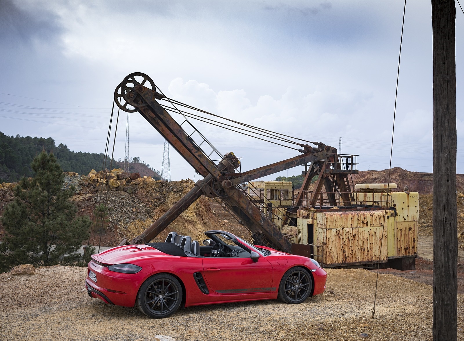 2019 Porsche 718 Boxster T (Color: Guards Red) Side Wallpapers #15 of 133