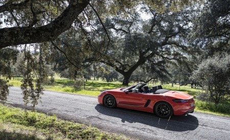 2019 Porsche 718 Boxster T (Color: Lava Orange) Rear Three-Quarter Wallpapers 450x275 (65)