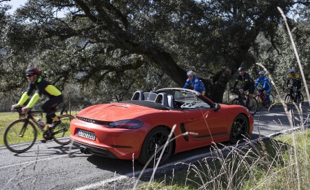 2019 Porsche 718 Boxster T (Color: Lava Orange) Rear Three-Quarter Wallpapers 450x275 (66)