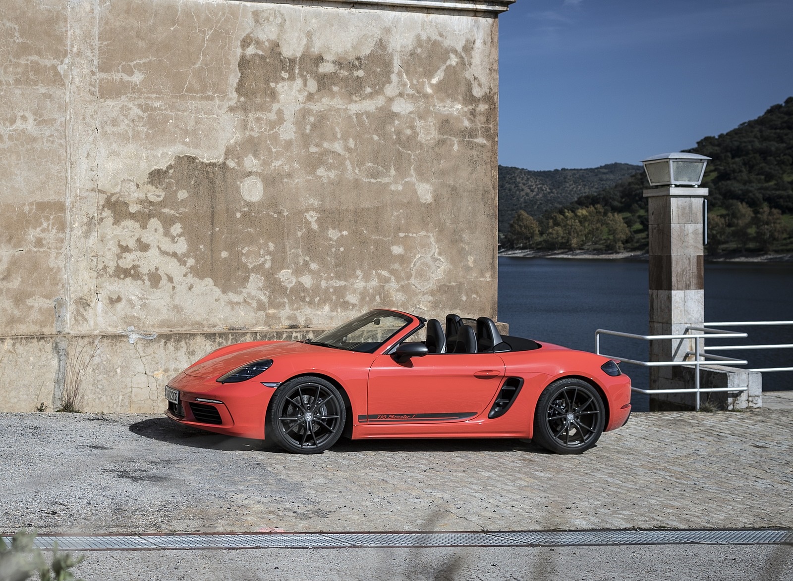 2019 Porsche 718 Boxster T (Color: Lava Orange) Side Wallpapers #69 of 133