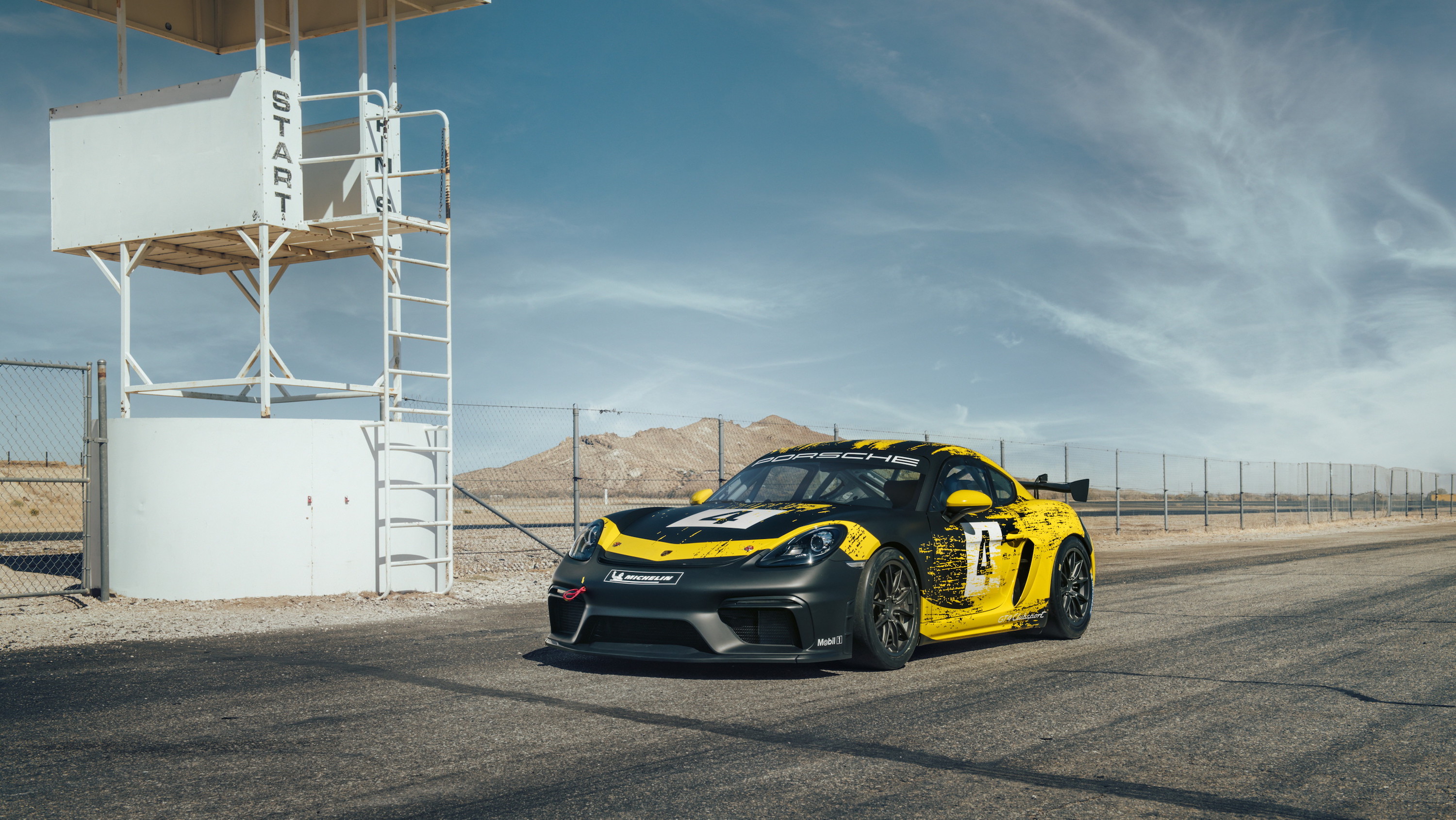 2019 Porsche 718 Cayman GT4 Clubsport Front Three-Quarter Wallpapers #7 of 28