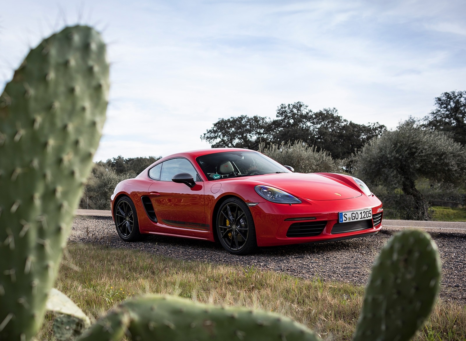 2019 Porsche 718 Cayman T (Color: Guards Red) Front Three-Quarter Wallpapers #41 of 133