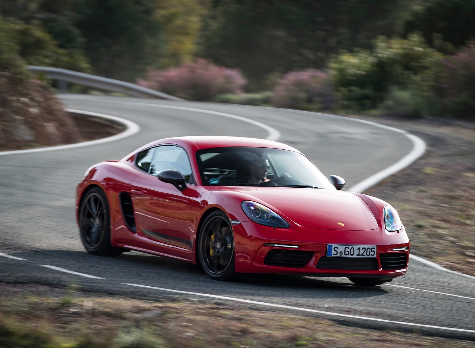2019 Porsche 718 Cayman T (Color: Guards Red) Front Three-Quarter Wallpapers (1)