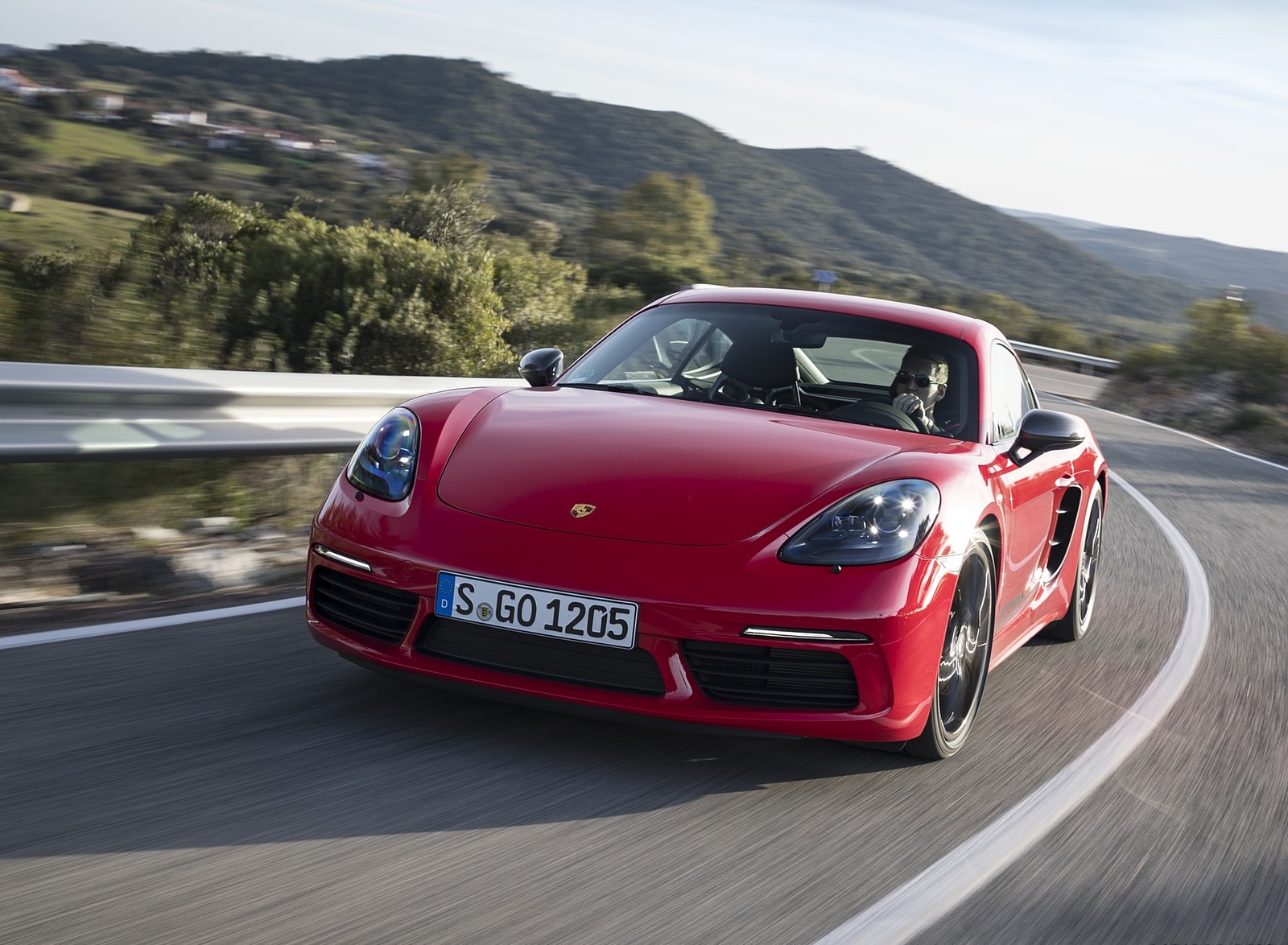 2019 Porsche 718 Cayman T (Color: Guards Red) Front Wallpapers #33 of 133
