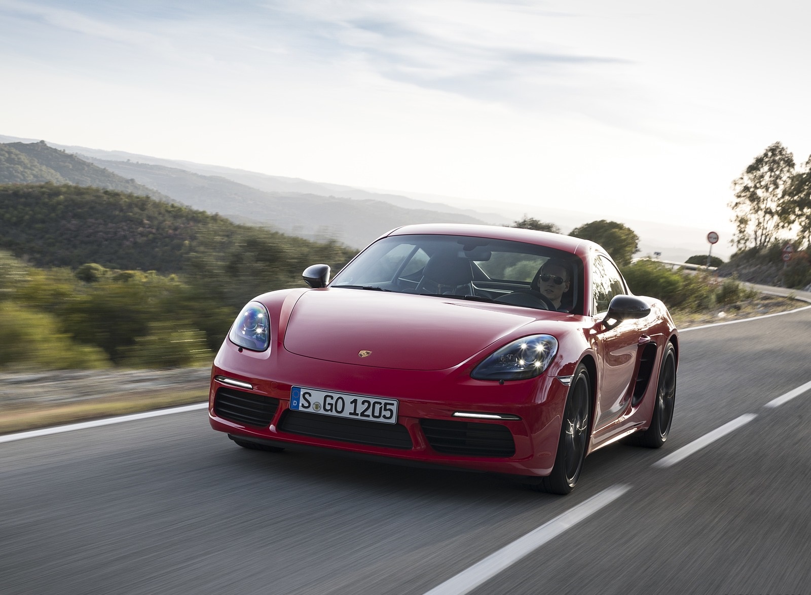 2019 Porsche 718 Cayman T (Color: Guards Red) Front Wallpapers #34 of 133