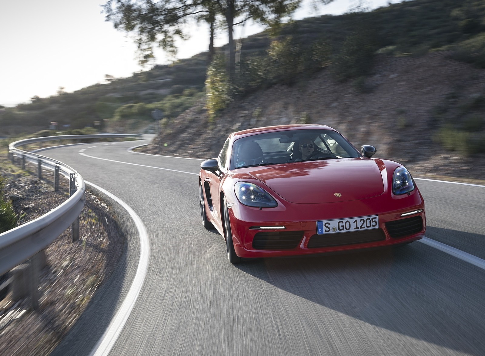 2019 Porsche 718 Cayman T (Color: Guards Red) Front Wallpapers #35 of 133