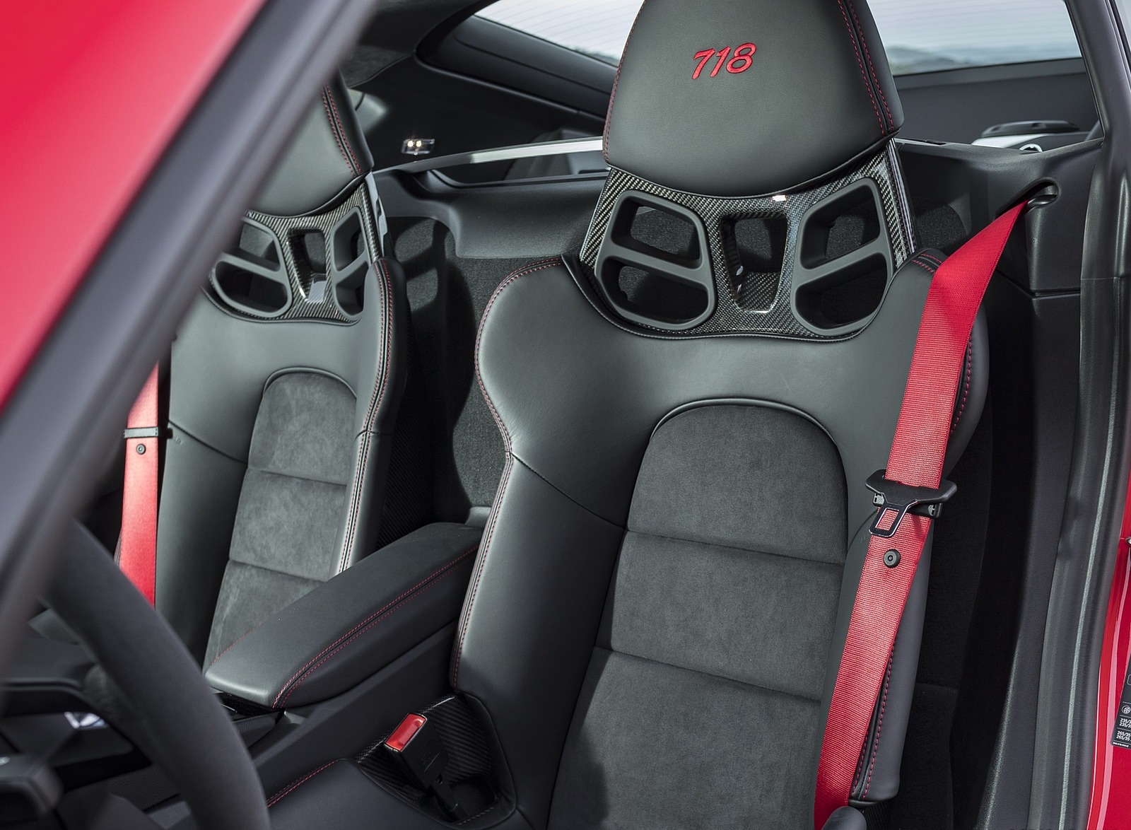 2019 Porsche 718 Cayman T (Color: Guards Red) Interior Seats Wallpapers #52 of 133