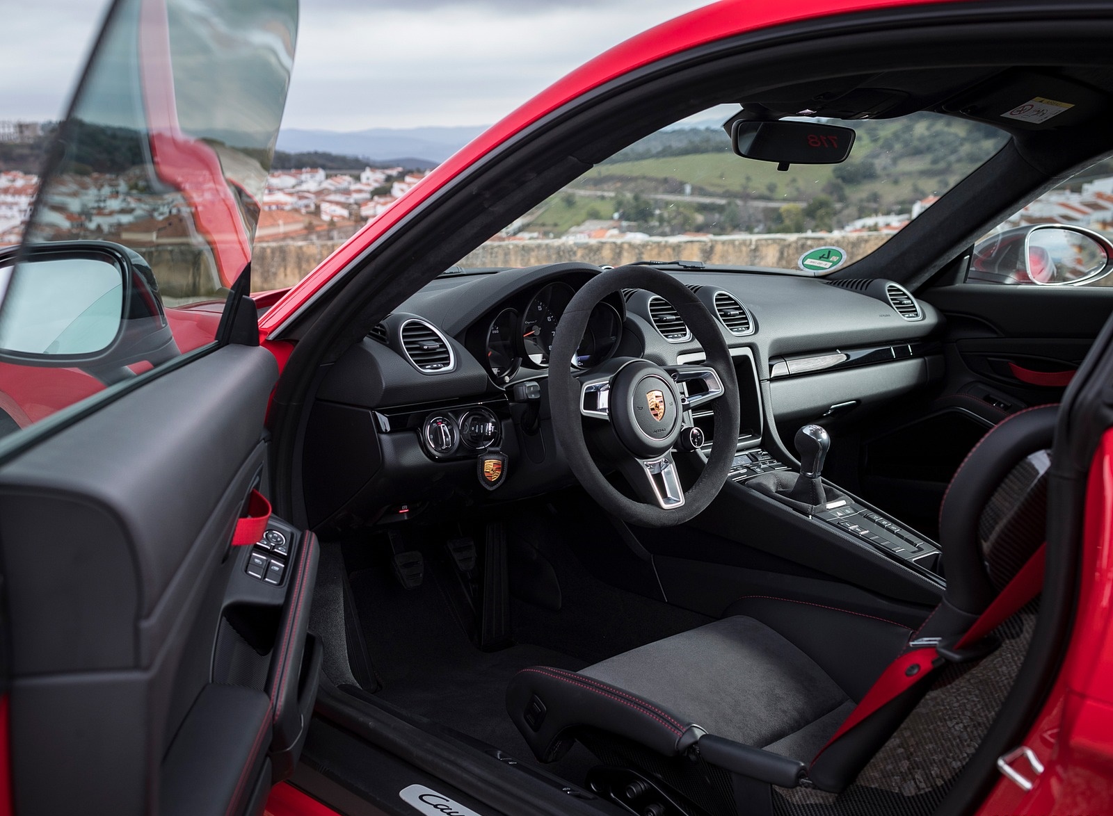 2019 Porsche 718 Cayman T (Color: Guards Red) Interior Wallpapers #54 of 133