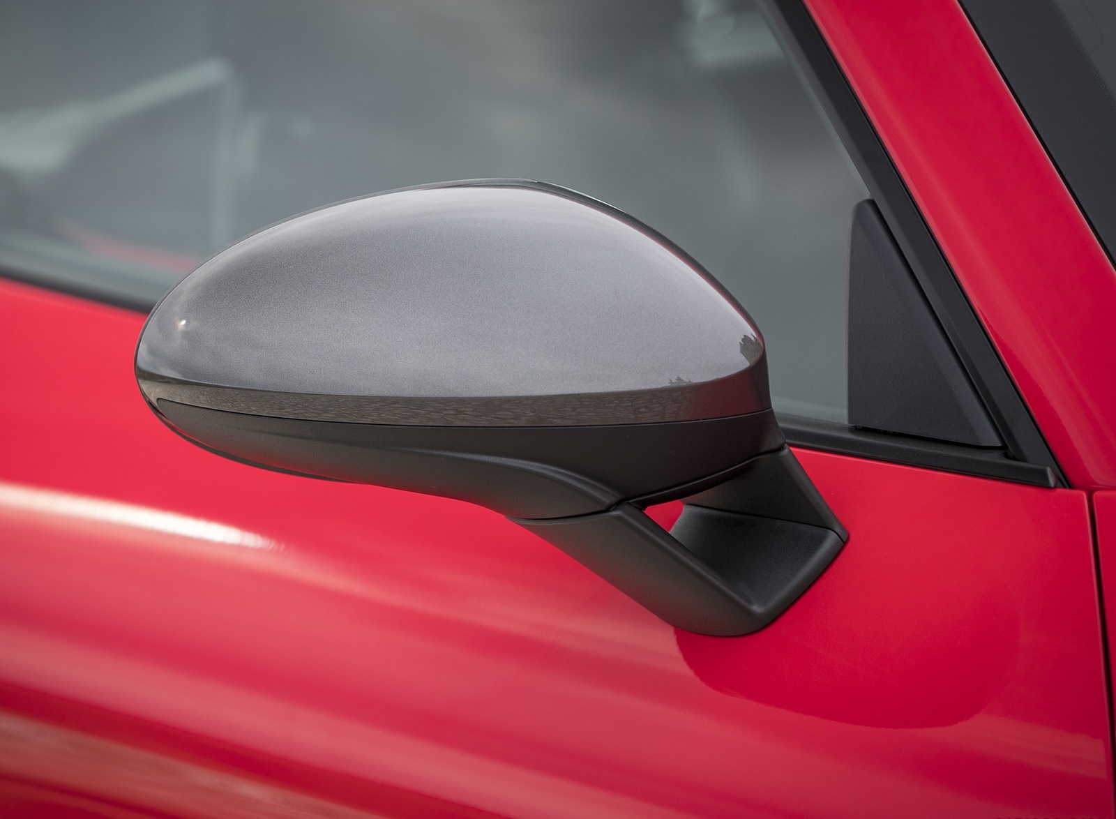 2019 Porsche 718 Cayman T (Color: Guards Red) Mirror Wallpapers #50 of 133