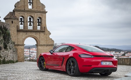 2019 Porsche 718 Cayman T (Color: Guards Red) Rear Three-Quarter Wallpapers 450x275 (42)