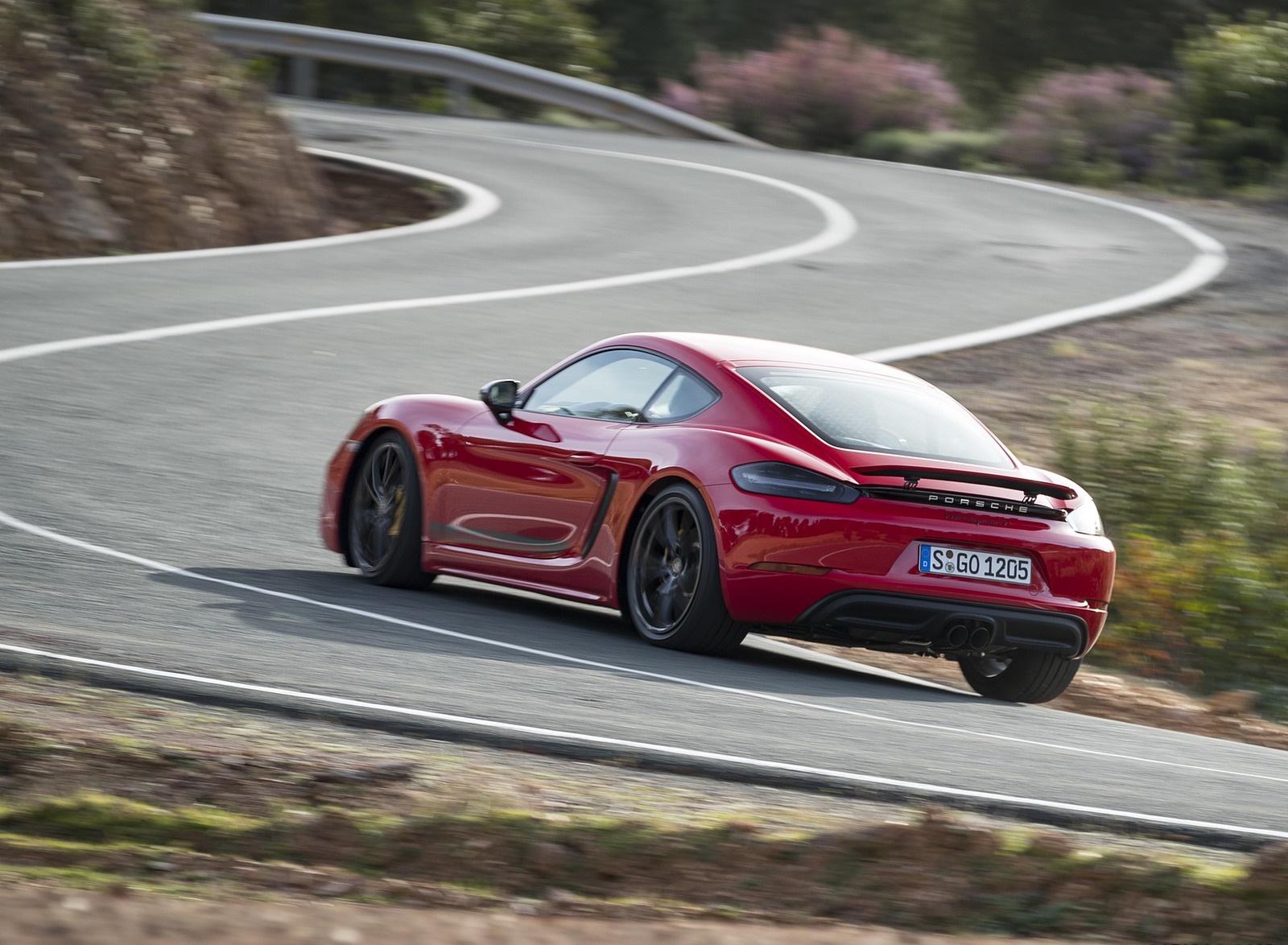 2019 Porsche 718 Cayman T (Color: Guards Red) Rear Three-Quarter Wallpapers #26 of 133