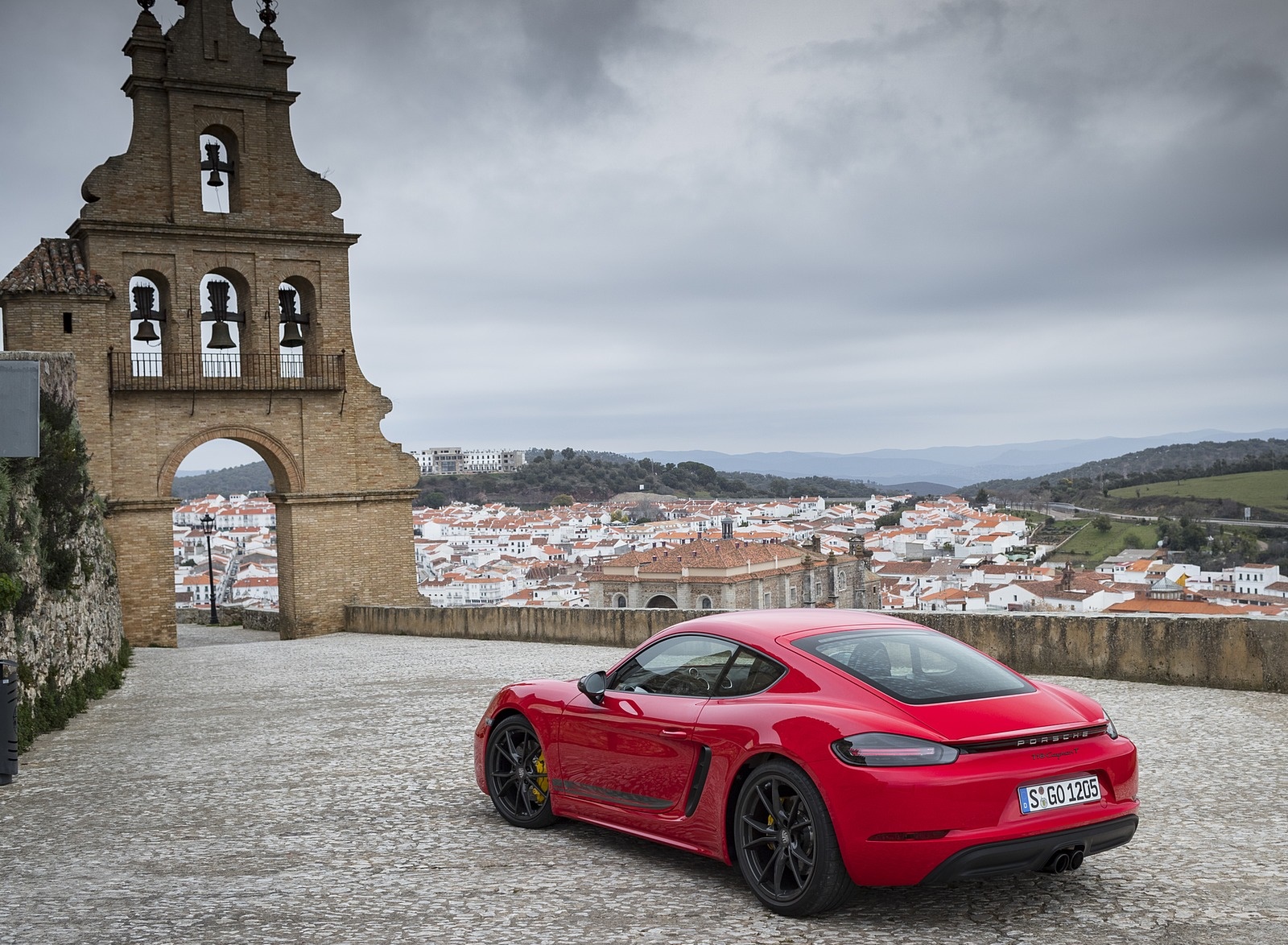 2019 Porsche 718 Cayman T (Color: Guards Red) Rear Three-Quarter Wallpapers #43 of 133