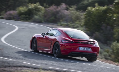 2019 Porsche 718 Cayman T (Color: Guards Red) Rear Three-Quarter Wallpapers 450x275 (27)