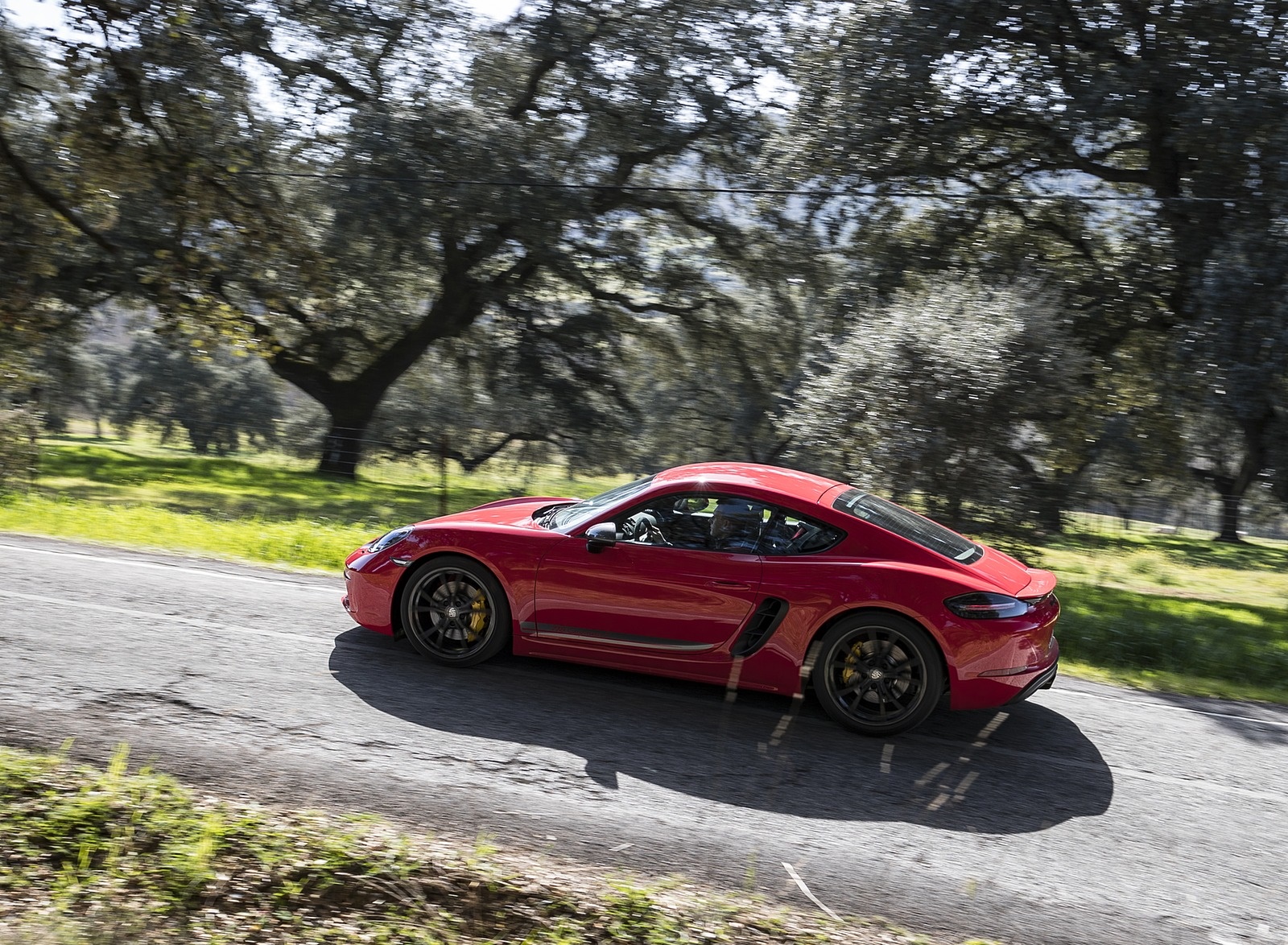 2019 Porsche 718 Cayman T (Color: Guards Red) Side Wallpapers #39 of 133