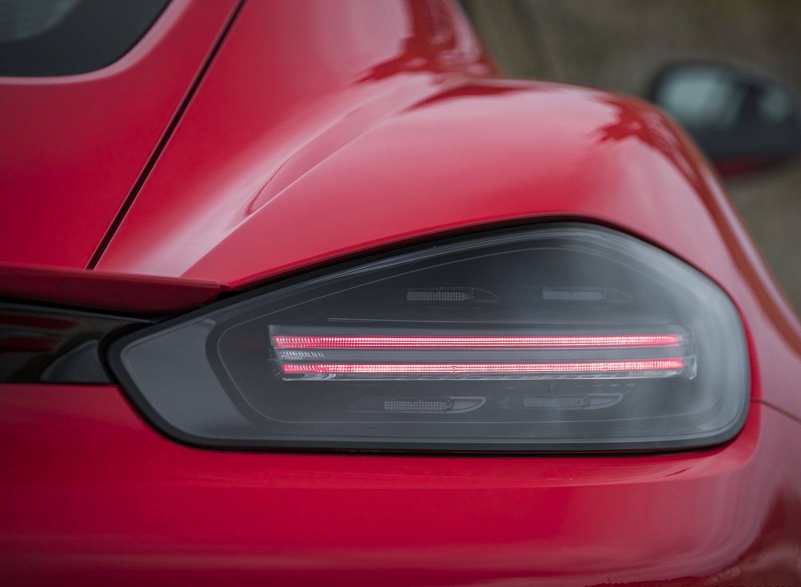 2019 Porsche 718 Cayman T (Color: Guards Red) Tail Light Wallpapers #48 of 133