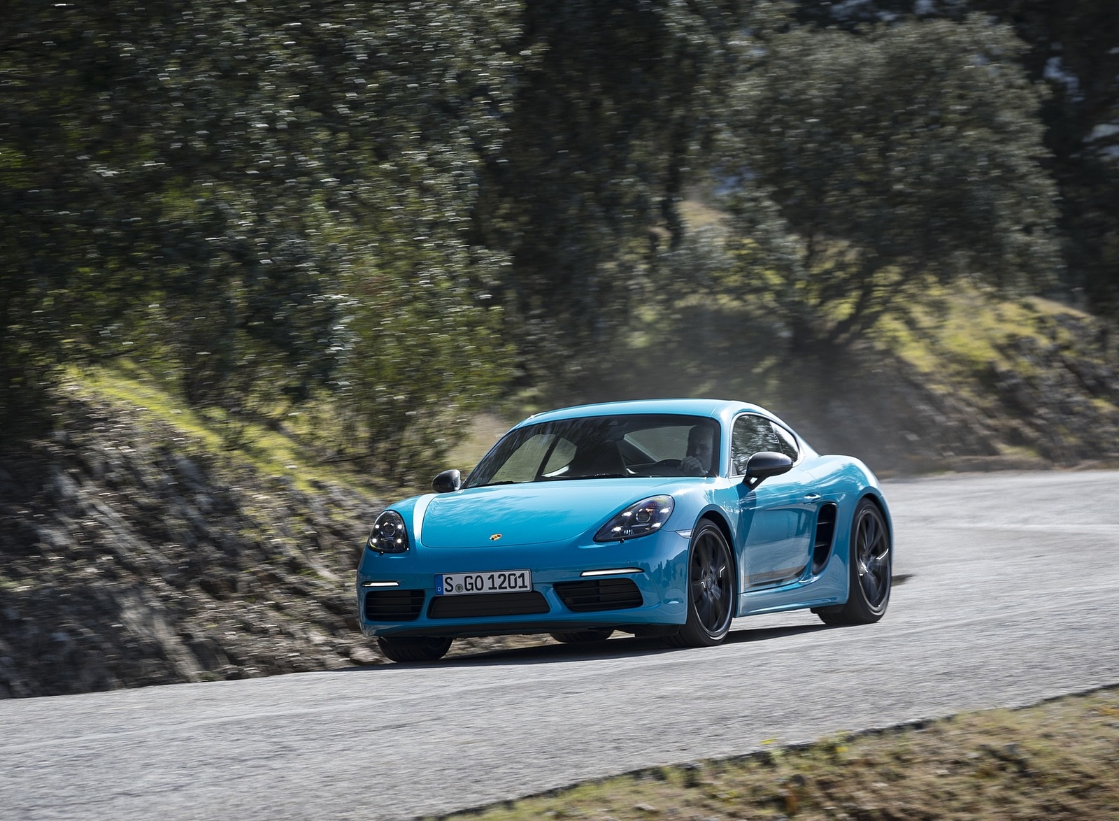 2019 Porsche 718 Cayman T (Color: Miami Blue) Front Three-Quarter Wallpapers #77 of 133