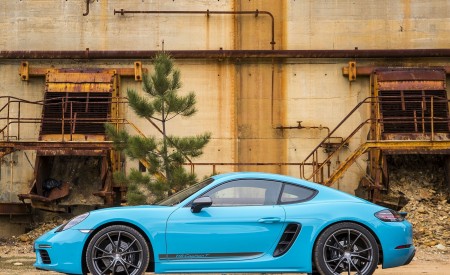 2019 Porsche 718 Cayman T (Color: Miami Blue) Side Wallpapers 450x275 (86)