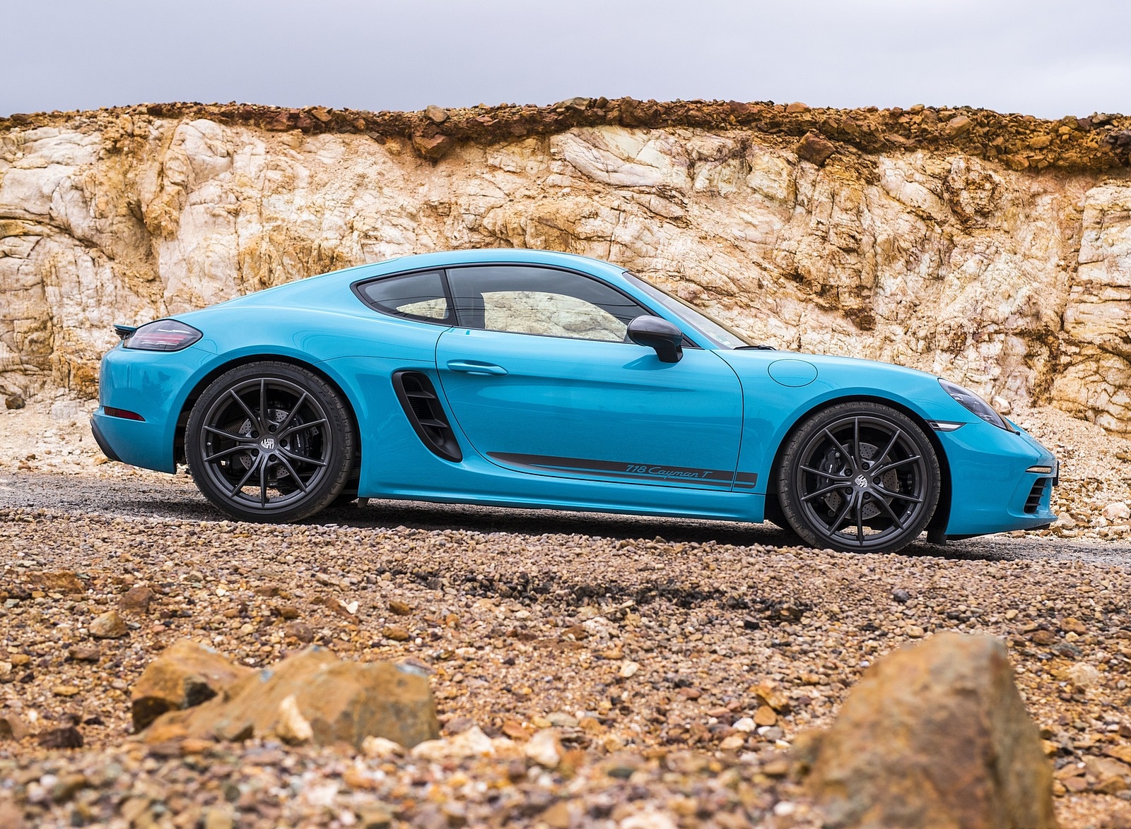 2019 Porsche 718 Cayman T (Color: Miami Blue) Side Wallpapers #85 of 133