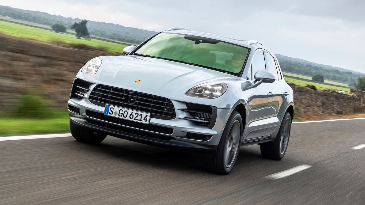 2019 Porsche Macan S (Color: Dolomite Silver Metallic) Front Three-Quarter Wallpapers #59 of 112