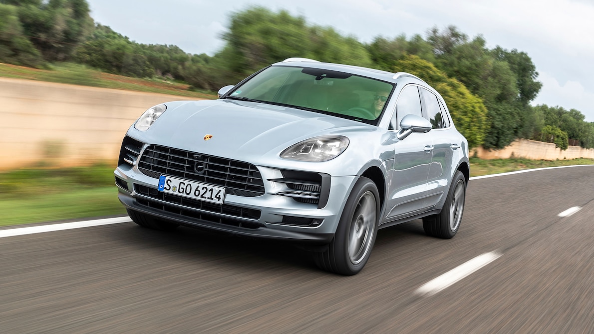 2019 Porsche Macan S (Color: Dolomite Silver Metallic) Front Three-Quarter Wallpapers #61 of 112