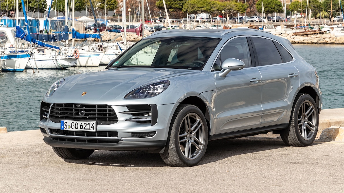 2019 Porsche Macan S (Color: Dolomite Silver Metallic) Front Three-Quarter Wallpapers #66 of 112