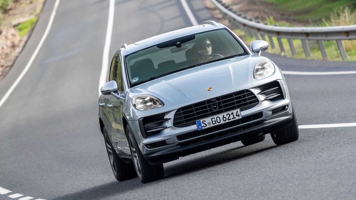 2019 Porsche Macan S (Color: Dolomite Silver Metallic) Front Wallpapers #63 of 112