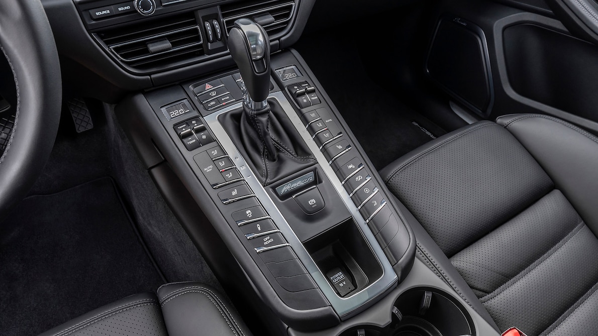 2019 Porsche Macan S (Color: Dolomite Silver Metallic) Interior Detail Wallpapers #70 of 112