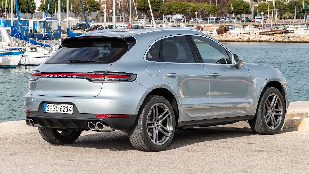 2019 Porsche Macan S (Color: Dolomite Silver Metallic) Rear Three-Quarter Wallpapers #67 of 112